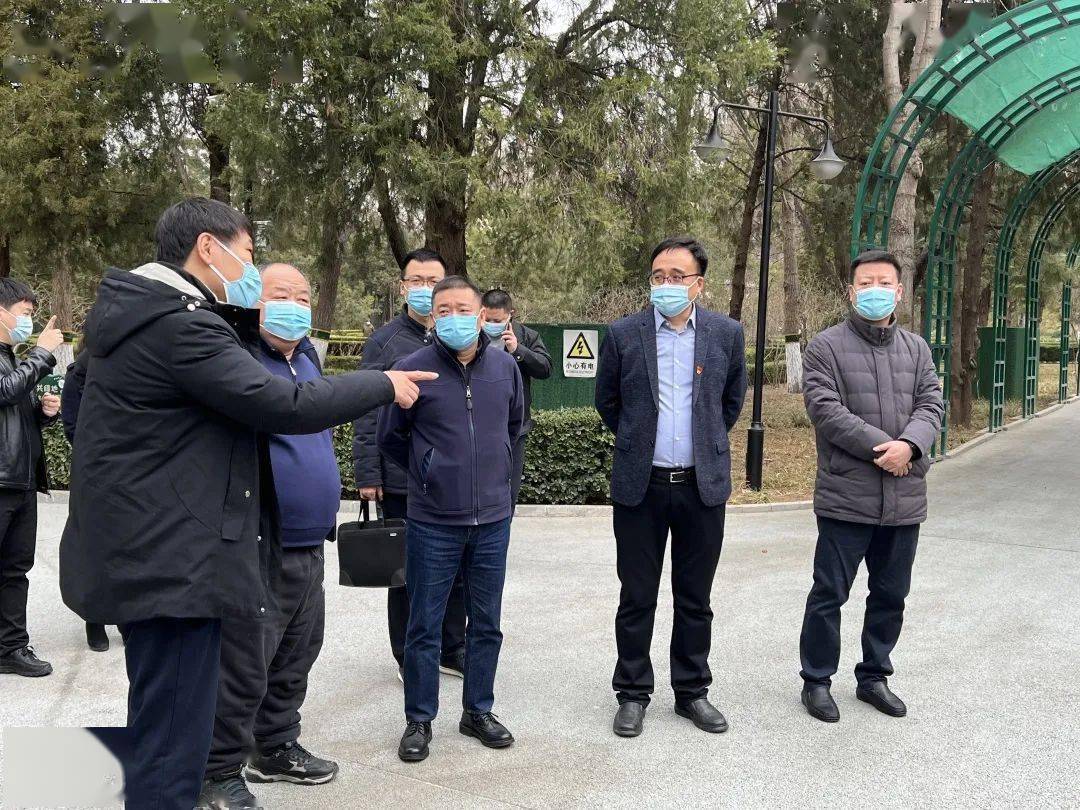 大兴区生态环境局党组书记局长王坡带队到黄村公园调研指导生态环境
