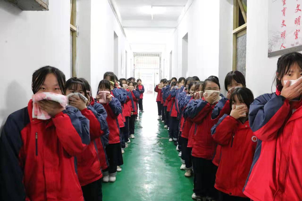 确保校园消防安全凯里市湾溪街道开展三个一活动