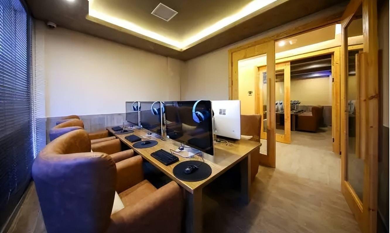 很多日本人宁愿长期住网吧也不租房为什么疫情一来全都遭殃