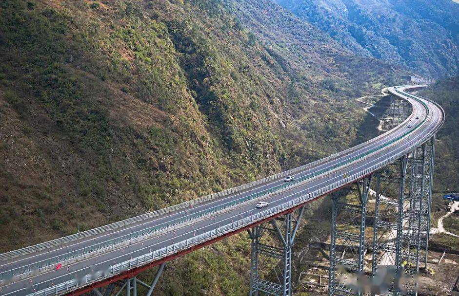 中国最美公路雅西高速川西生态画廊