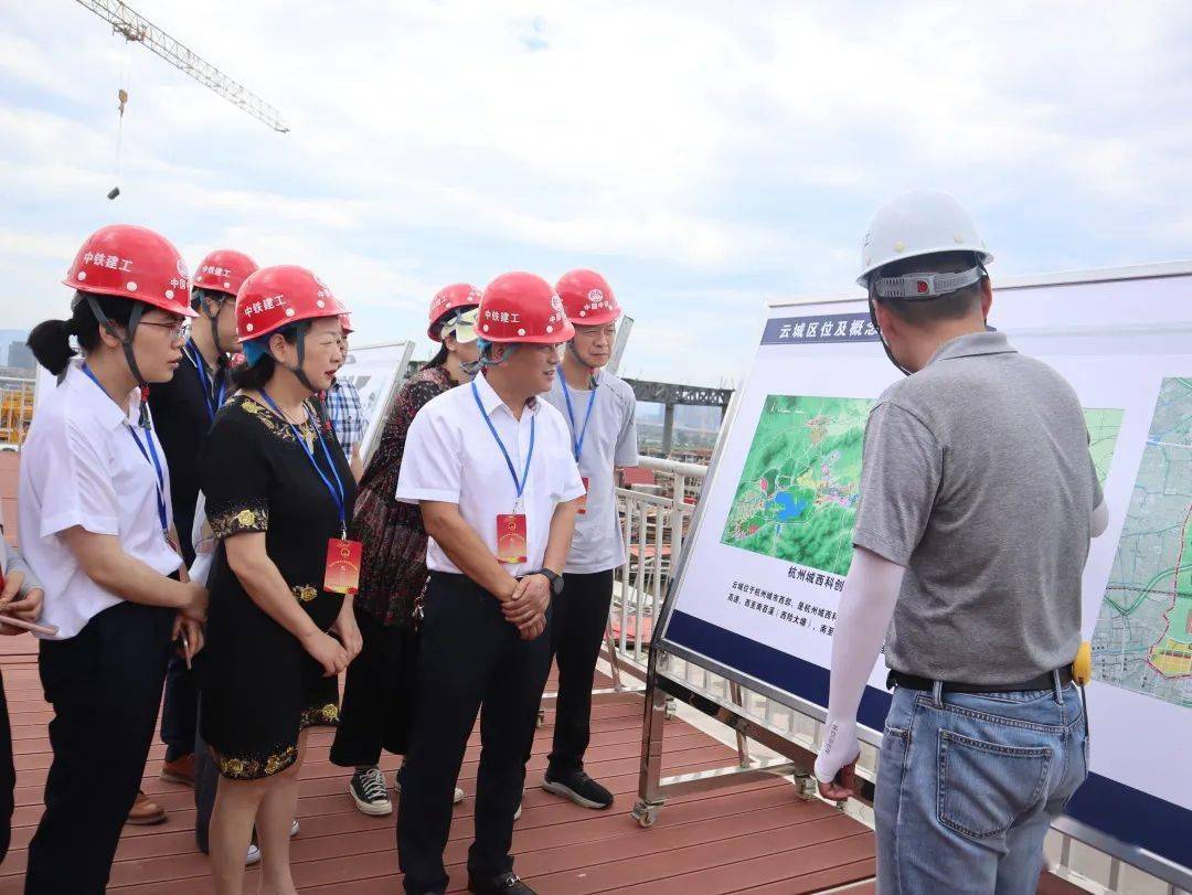 市人大代表李群英用心用情做实事