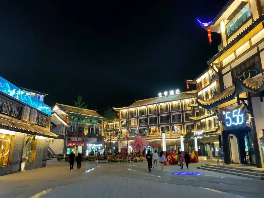 南充仿古建筑西巷的夜景还是很美丽