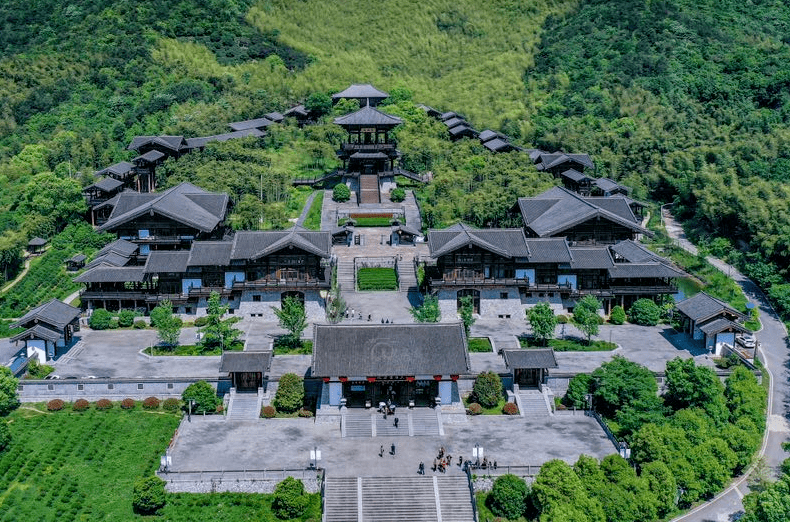 笑金钿动,传奏吴兴紫笋来"开始成为贡茶顾渚紫笋自唐广德年间芳香扑鼻