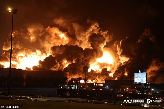 也门胡塞武装发射导弹击中沙特第二大城市油库，引发剧烈爆炸