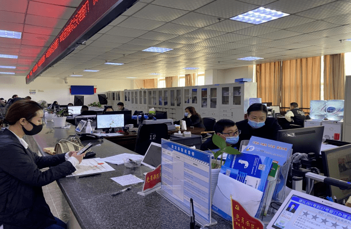 贵定县政务服务精准指导"2 2"改革_办事_事项_群众