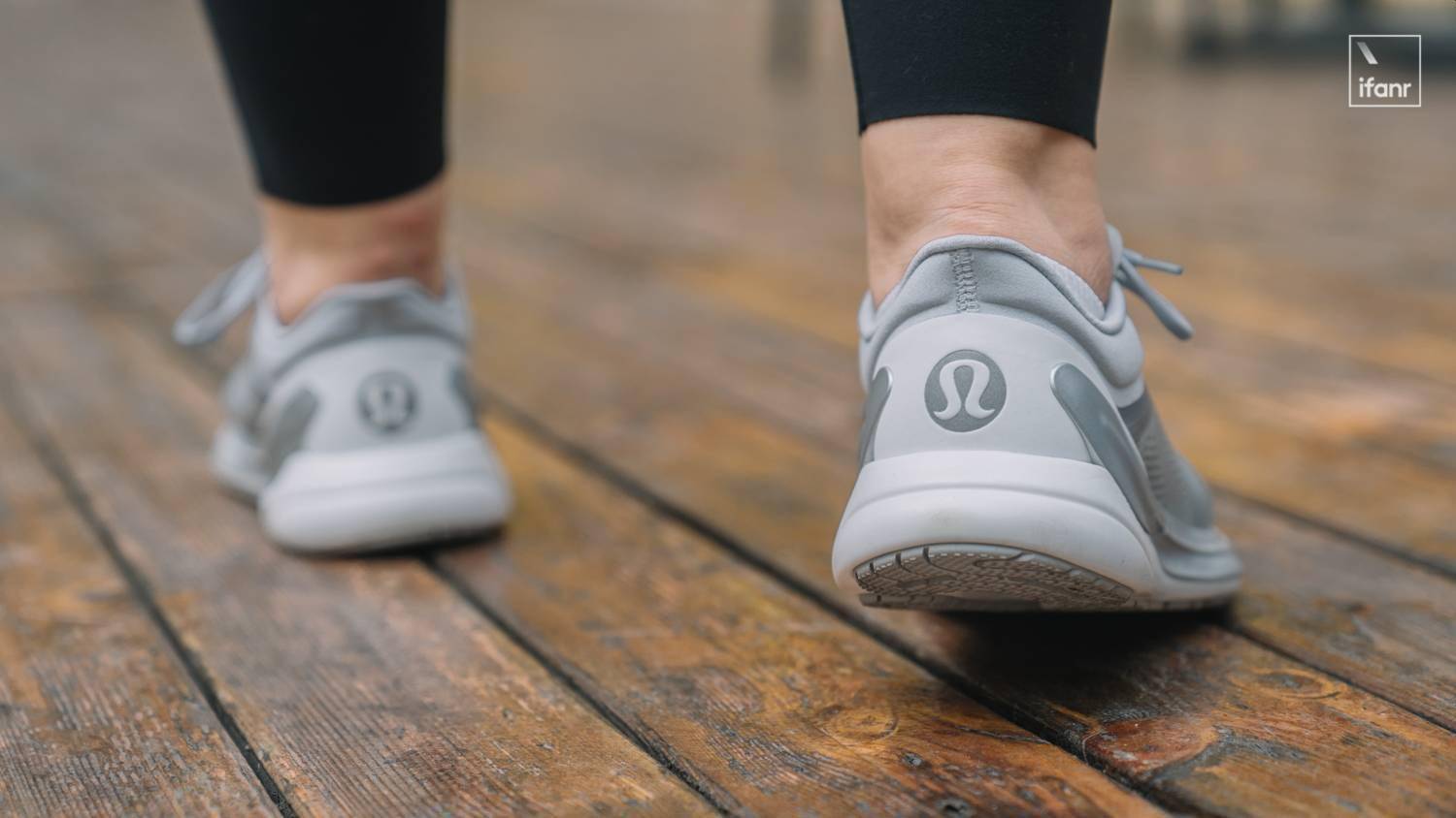产品 lululemon 跑鞋图赏：专为女性设计，日常通勤的舒适选择