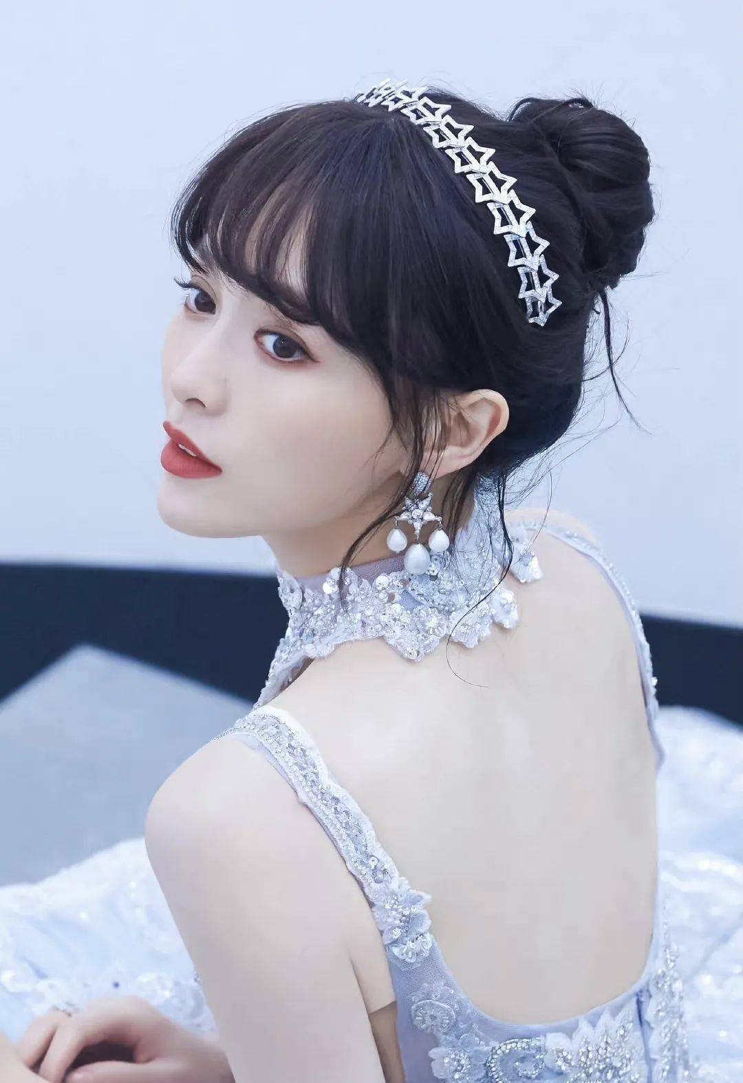 一问一答 | 赵丽颖,王一博,曹格吴速玲,小s,唐嫣,粗脖子女星_竞争