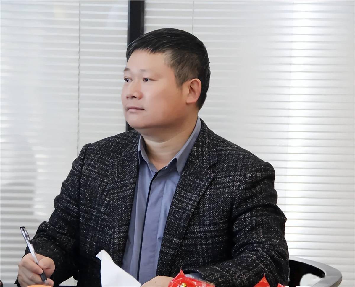 江西省吉安市泰和县人,毕业于江西生物科技职业学院,高级畜牧师.