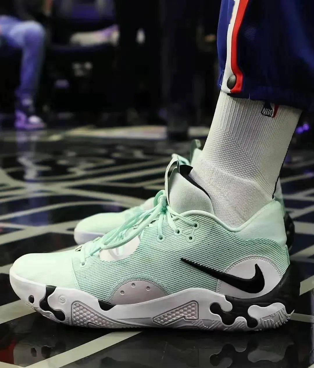 6哈里伯顿 gatorate x nike pg 4德罗赞 nike kobe 10 elite伊戈