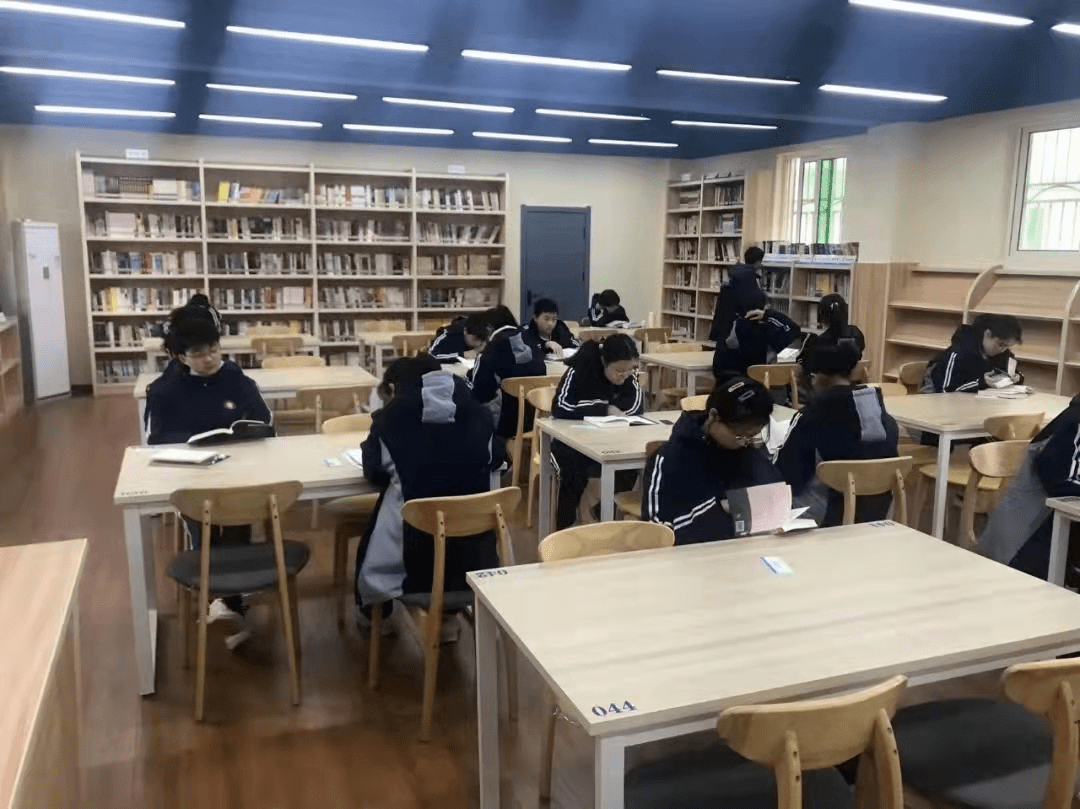 文明校园荆州市江陵中学春风化雨润泽文明花骨朵