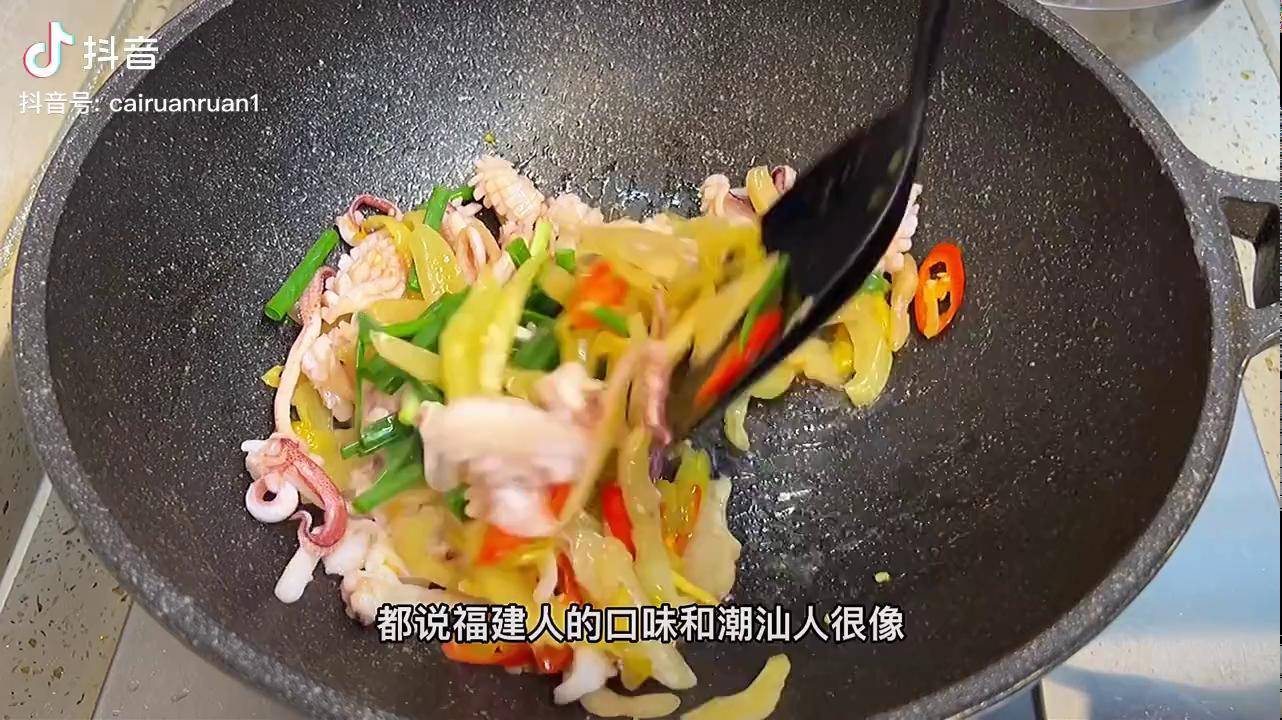 這個潮汕鹹菜真的是炒啥都好吃今天炒魷魚吃太美味了家常菜