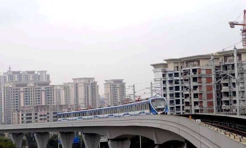 江跳线为市郊铁路,从跳蹬延伸至江津,是国内第一条双流制式轨道交通