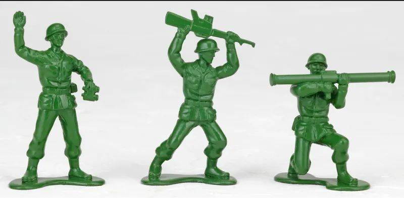 除以上配件外还有绿色兵人3只.