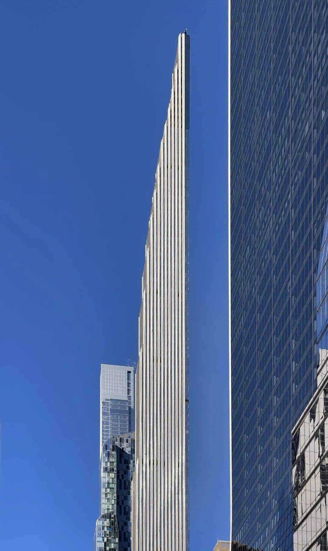 全球最细摩天大楼正式竣工662㎡顶层复式4亿一套