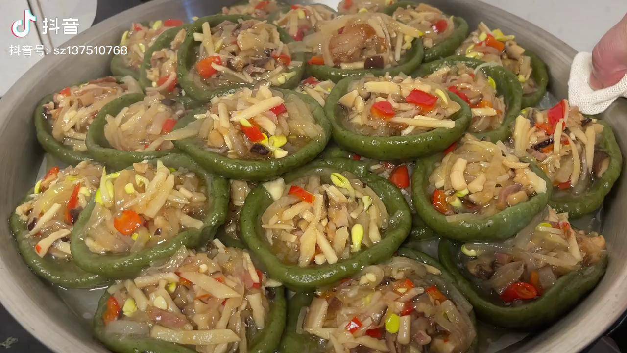 谁的家乡还没有点特色小吃呢看看我们江西上饶的特色小吃清明粿也叫