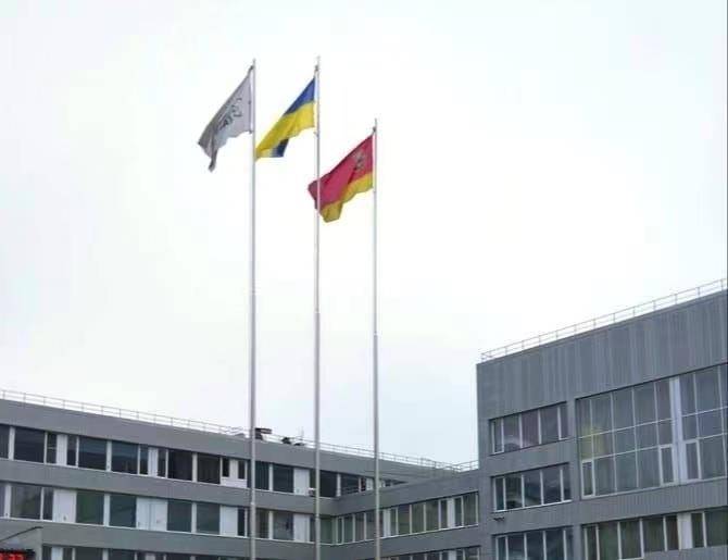 切尔诺贝利核电站前重新升起乌克兰国旗