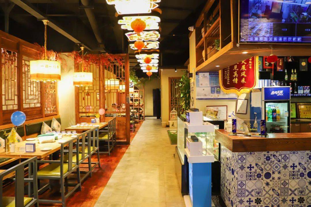 装修风格典雅自然前方福利来袭不仅菜品丰富,口味也很独到彭厨以湘菜