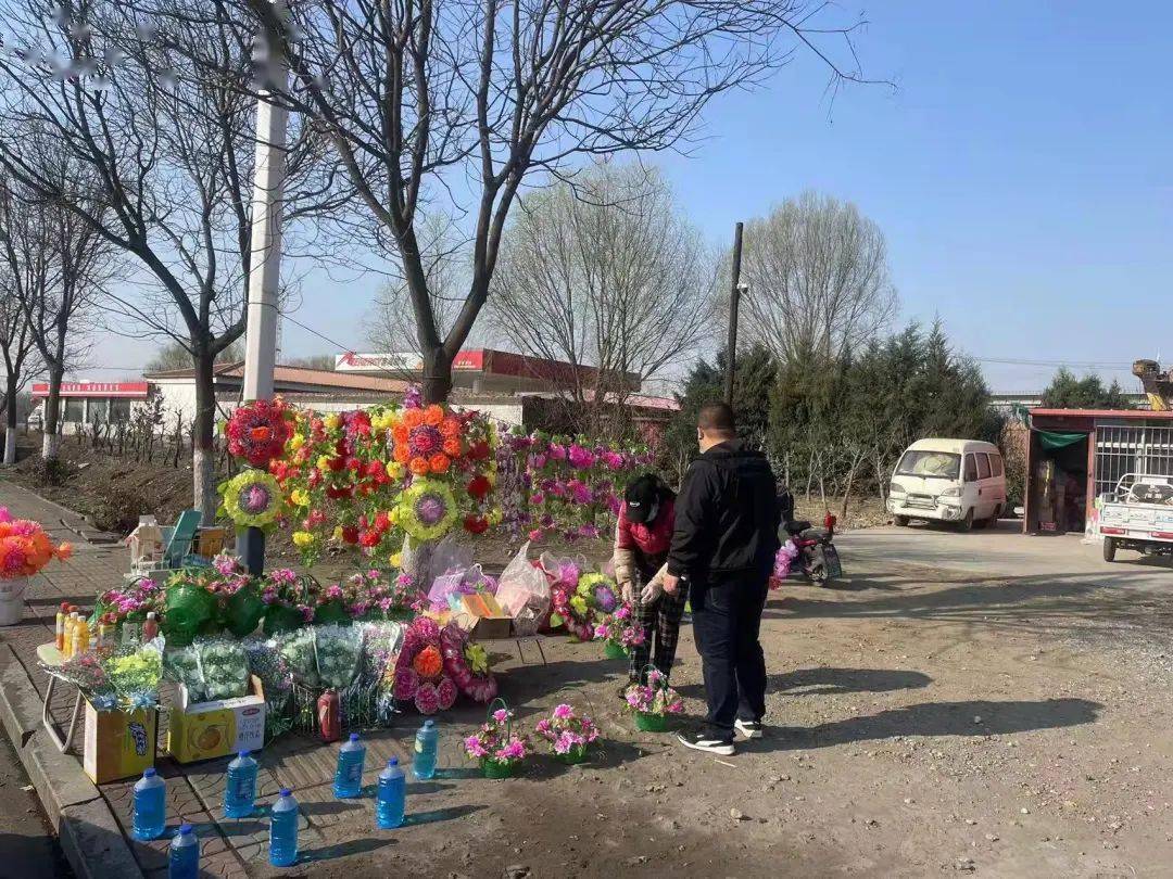 加大巡查力度,对路边销售冥纸冥币等祭祀用品进行清理,对随意焚烧冥纸