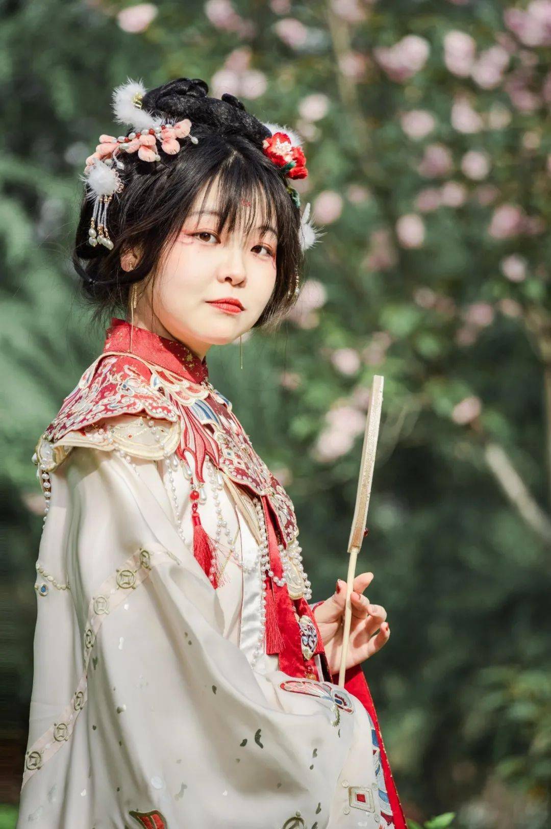 上巳节着汉服佳人才子游园寻春镌刻西大满庭好景