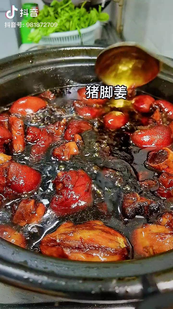 广东传统猪脚姜醋做法简单煲一锅满屋飘香女神多吃身体好