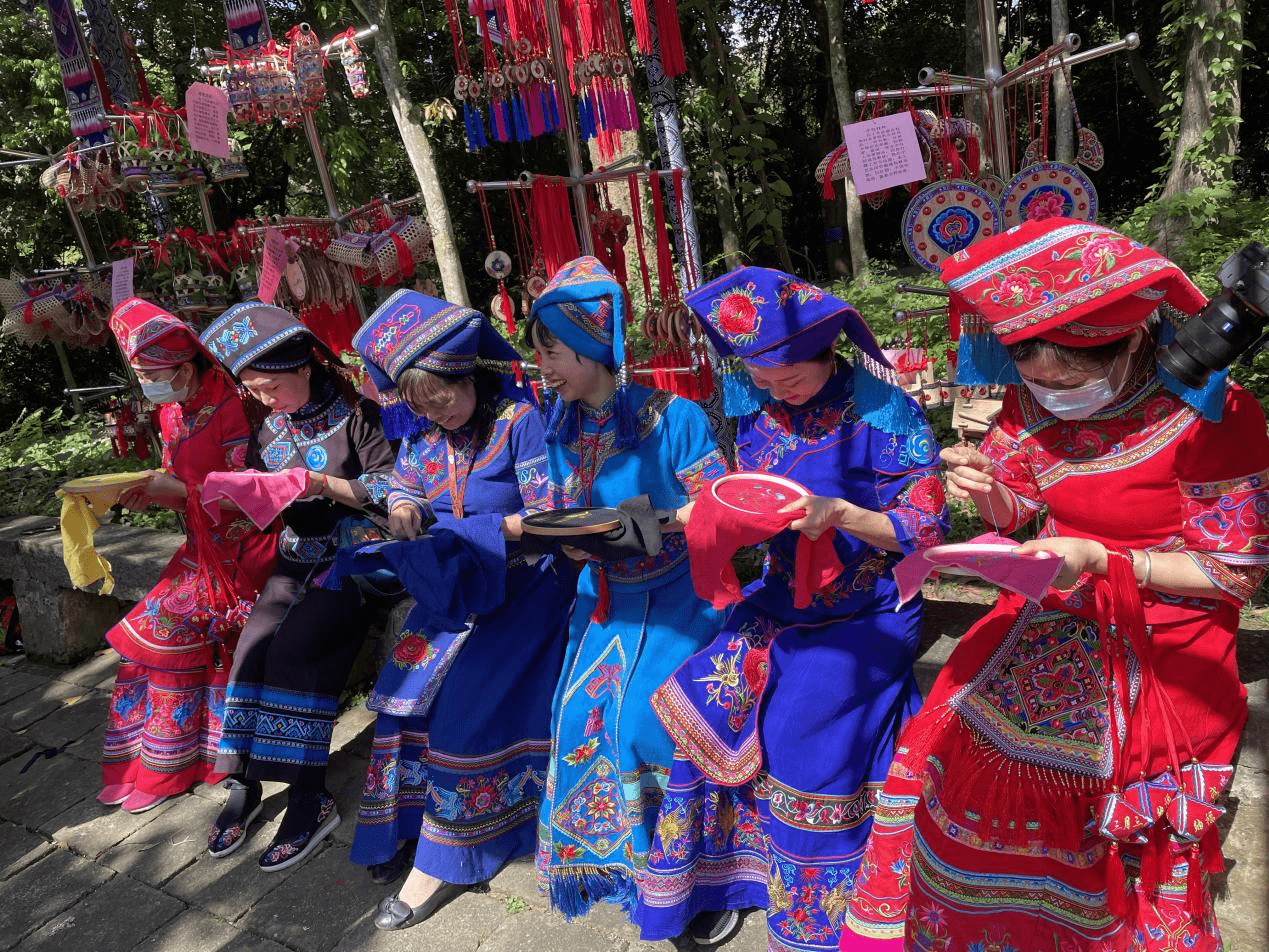 山歌唱响三月三尽显壮乡民俗情