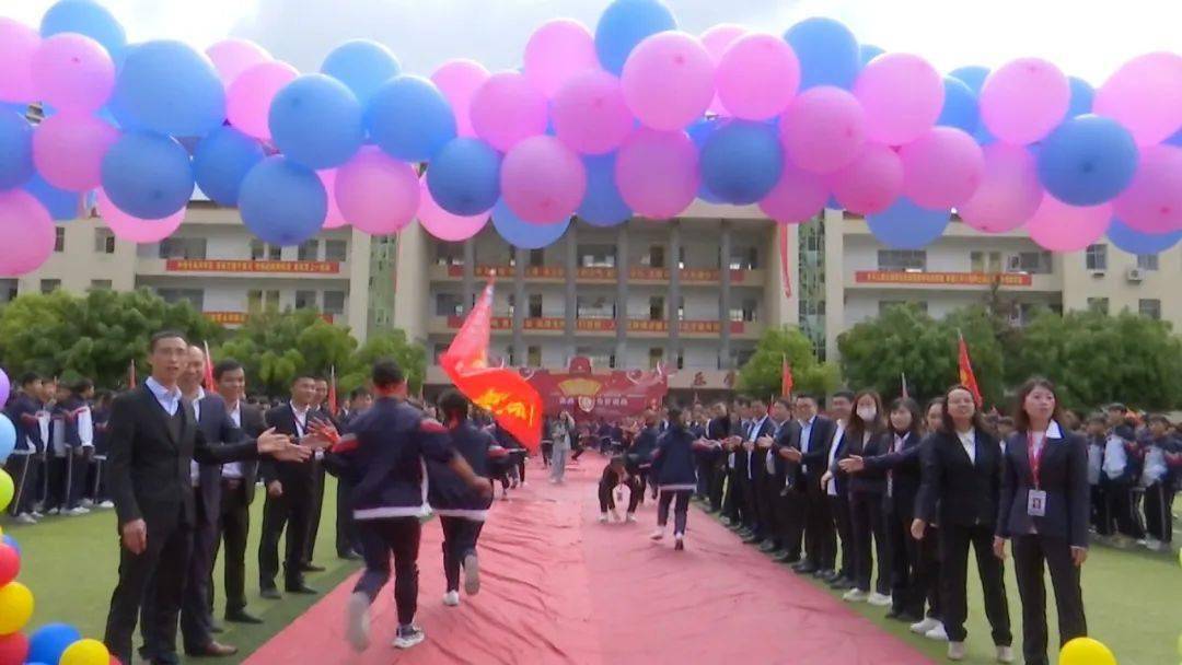 望谟一中校团委书记唐月岑说:"通过这次活动,能够提高全体师生的备考