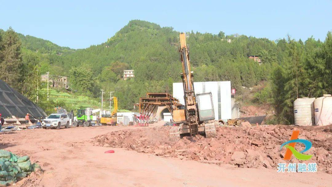 最新巫雲開高速建設順利完成第一季度生產目標