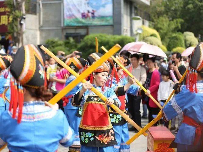 的节日|广西人的"专属节日",壮族三月三的由来及习俗_绣球_扁担_传统