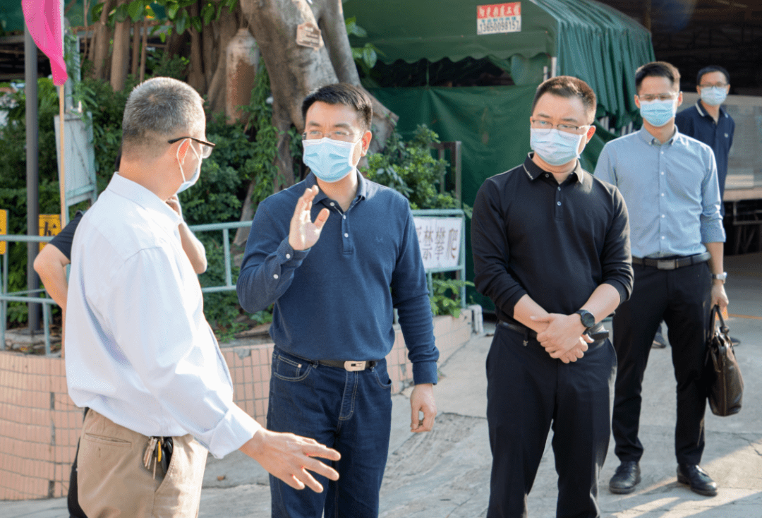 吴庆球每到一所学校,要求学校相关负责人一一对照防