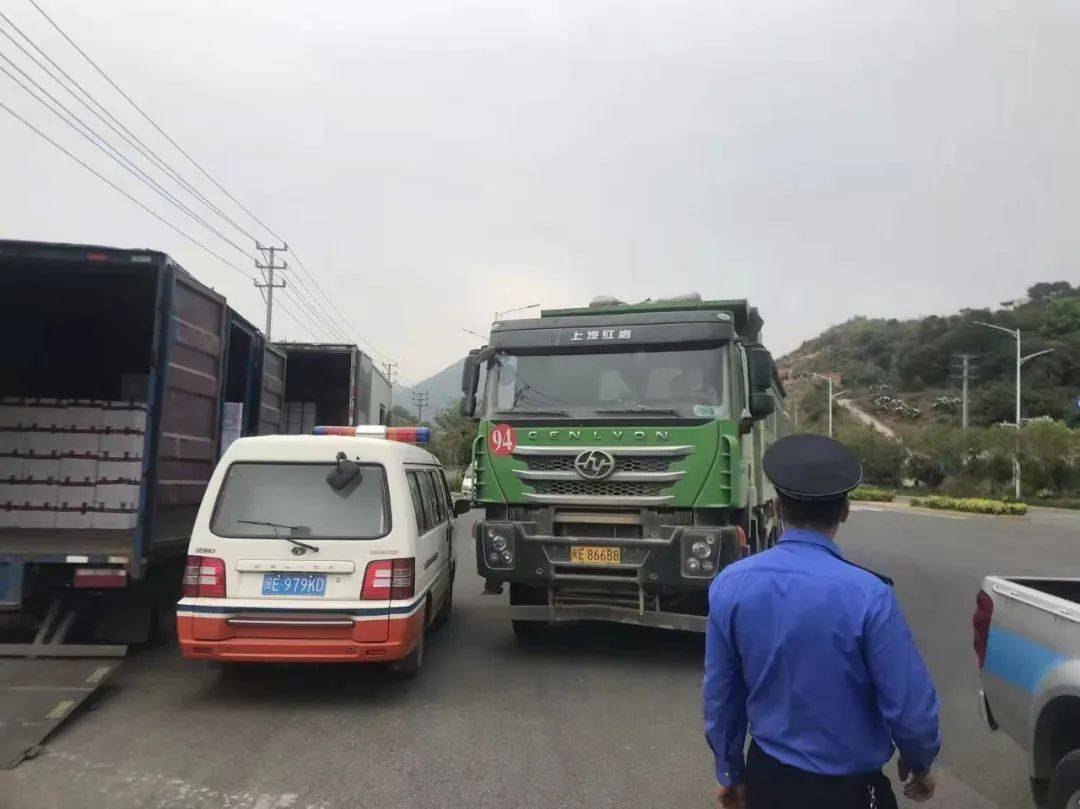 云霄城管源头管控重拳整治违规渣土车