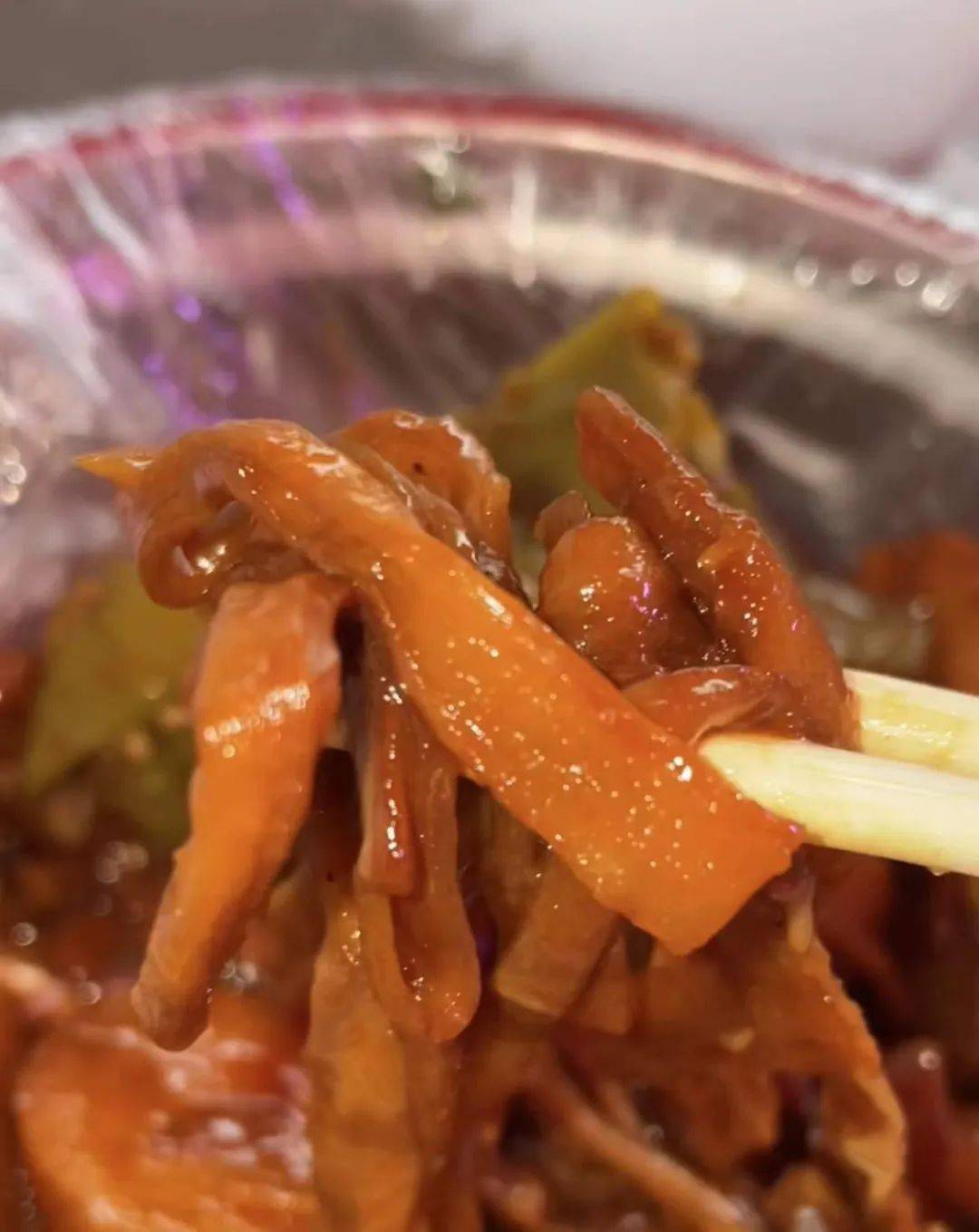 咸菜真能让人多吃两碗饭总之都挺好吃的还有比较噶咕的食材:葫芦条