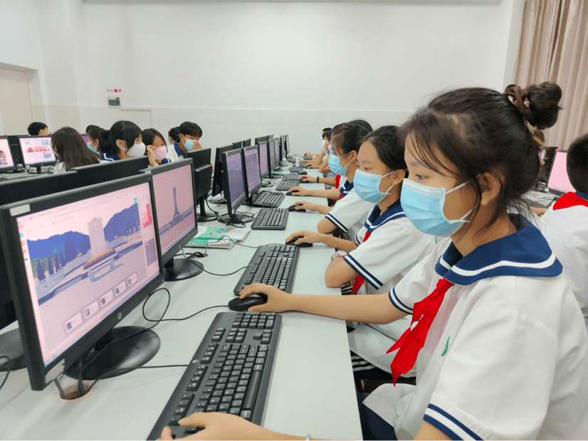 4月1日,景洪市民族中学团委组织全体教师,少先队干部及预备团员开展了