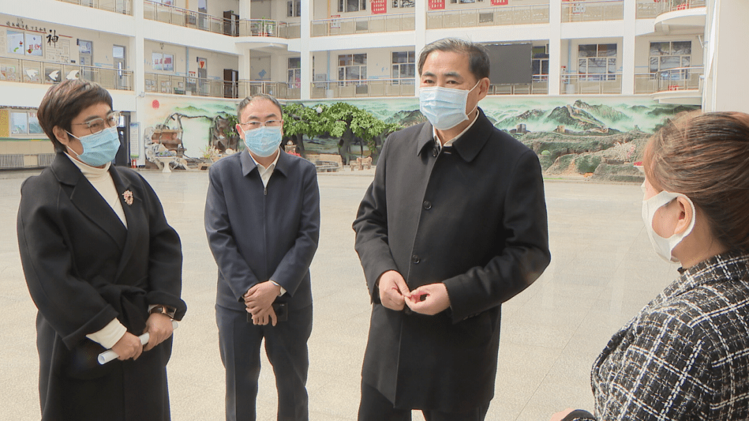 王继武采取四不两直方式督导检查校园疫情防控工作