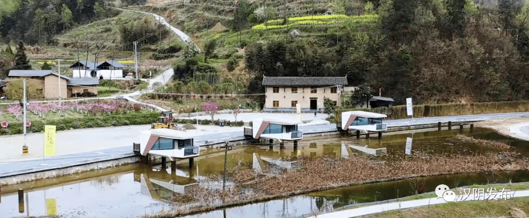 汉阴县盘龙桃花谷旅游景区位于汉阴县蒲溪镇田禾沟境内,景区西至田禾