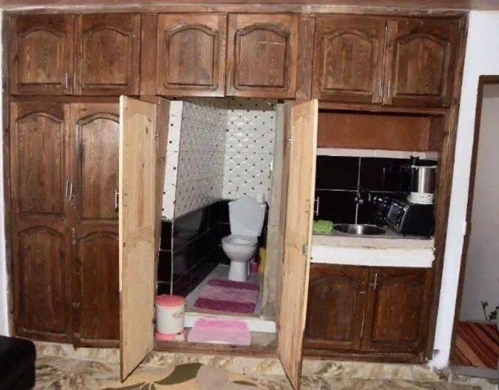 竟然有一种黑客帝国般的高级感上个厕所心理压力贼大,真担心突然出现