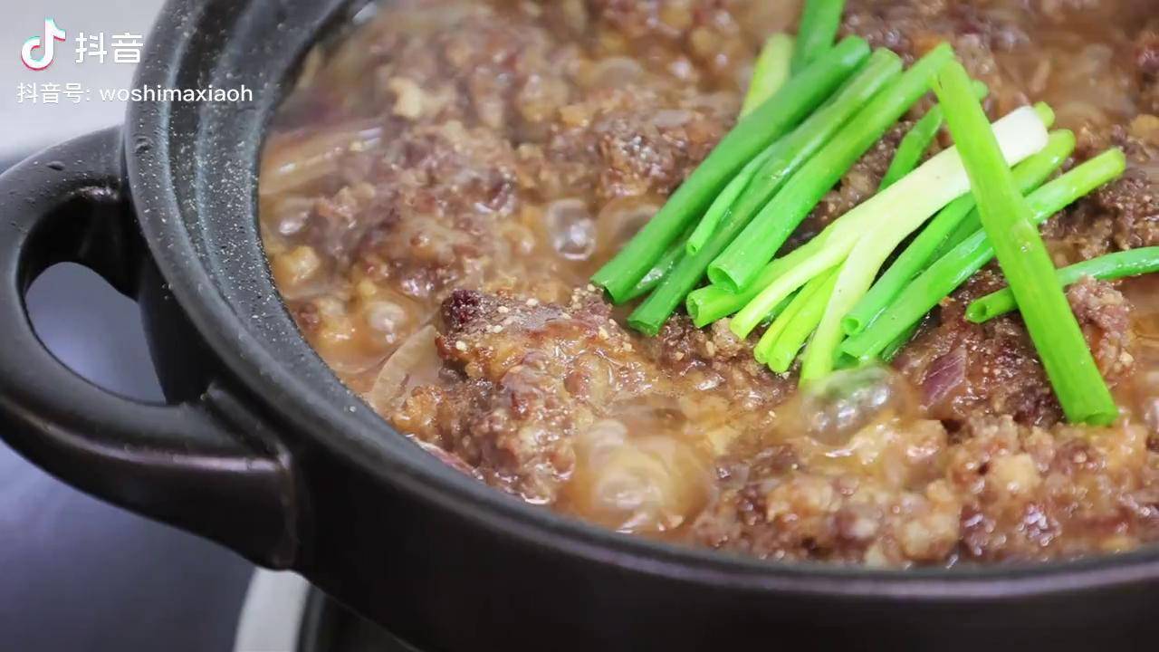 " 牛斗猪丸煲",客家这道家常菜,实在太好吃了,真
