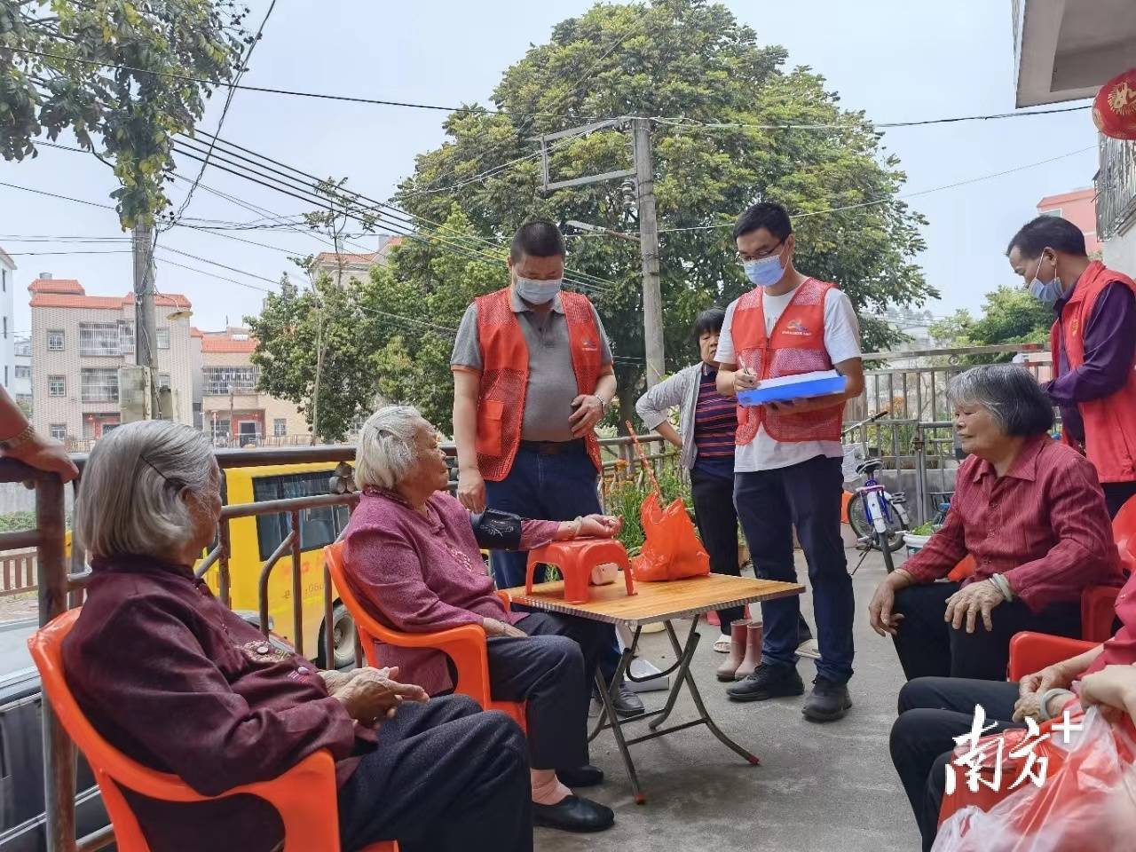 陆河县河口镇:入党积极分子奔走在疫苗接种服务现场