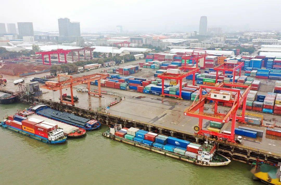 长沙新港首停万吨级货轮,对湖南水运意味着什么