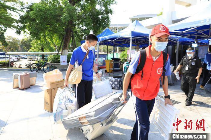 深圳高一高二学生分批返校 防疫措施一样不落