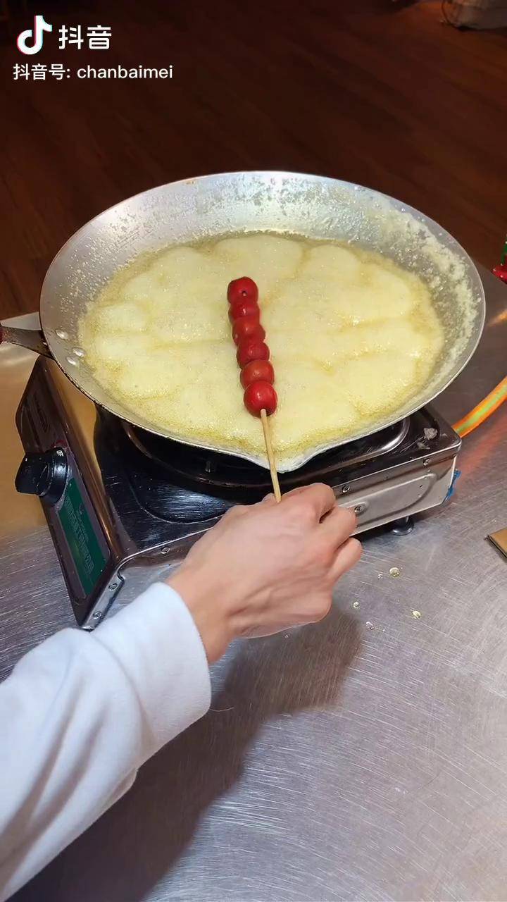 晚8点无保留教大家制作冰糖葫芦拔丝冰糖葫芦