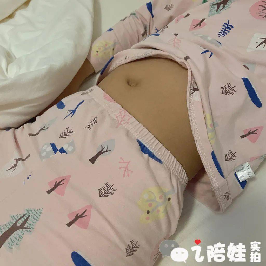 小女孩肚皮 肚子图片