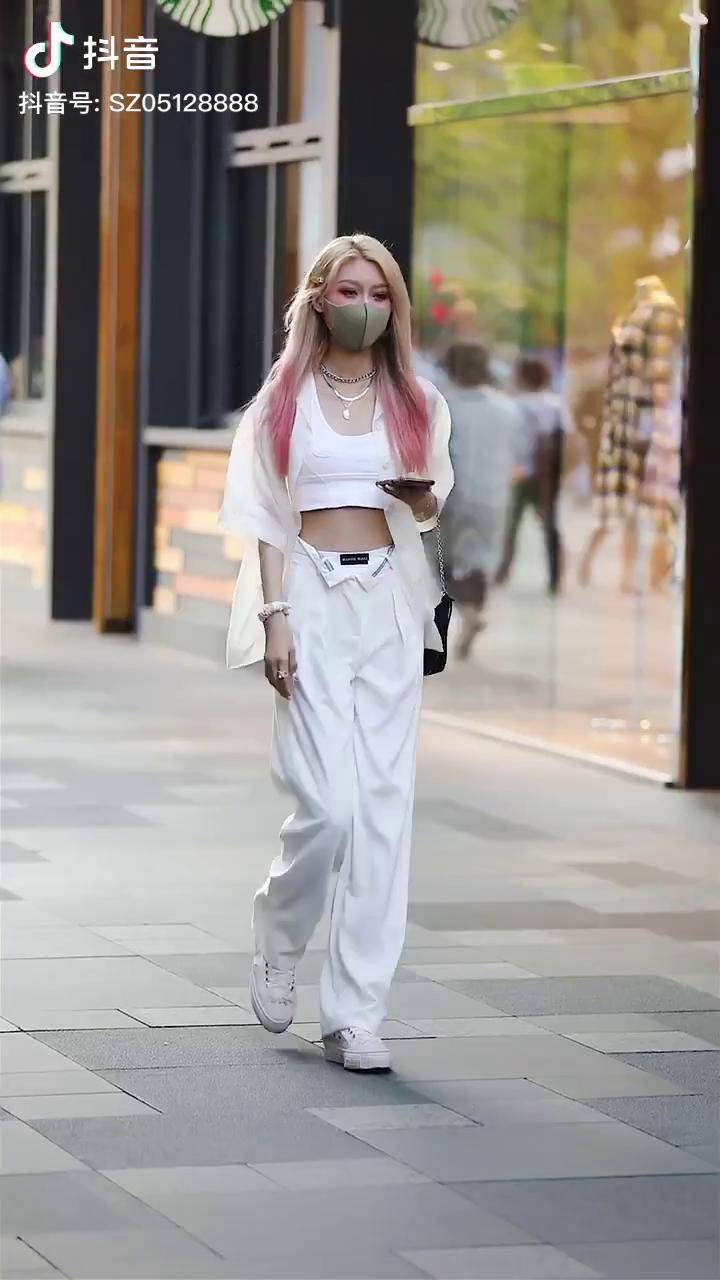 真想看看小姐姐不带口罩的样子成都太古里街拍街拍美女