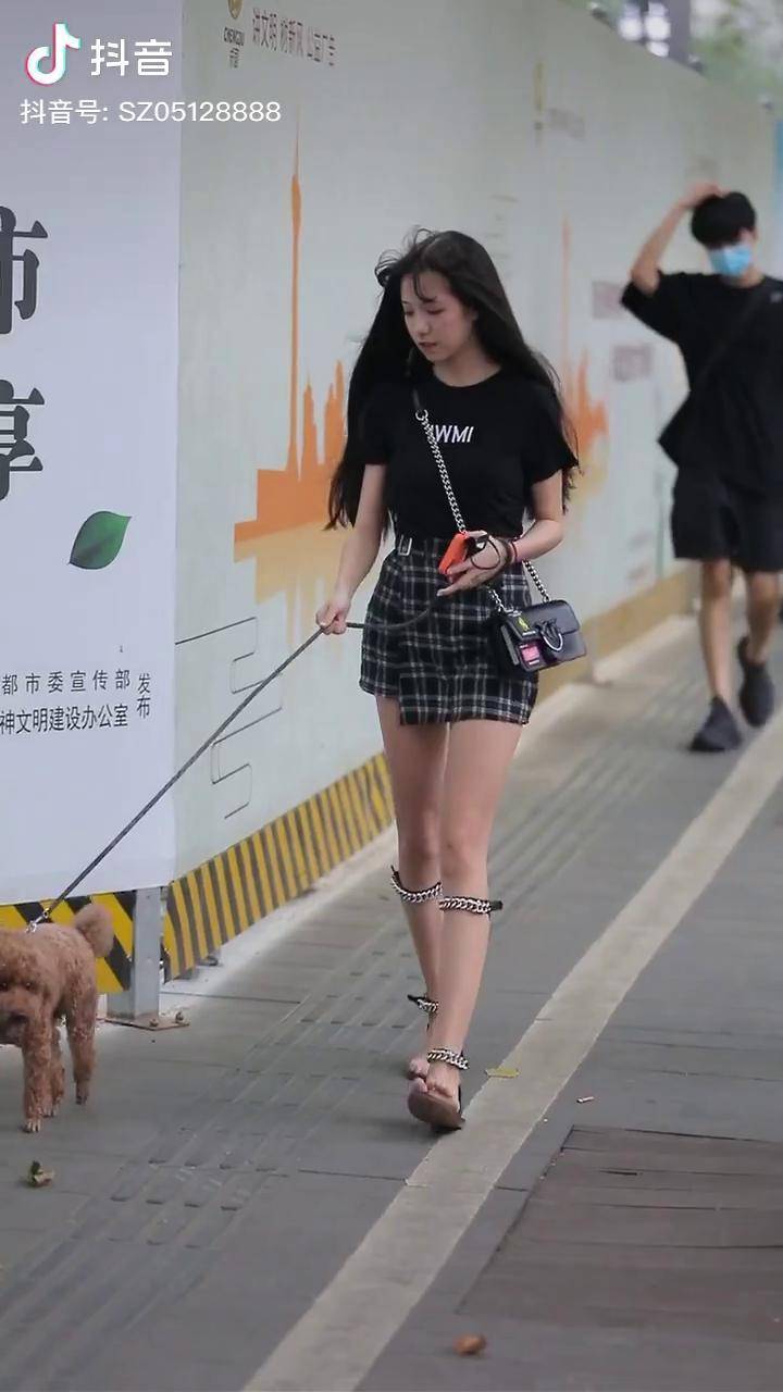 你好韩仙女甜甜的笑容可爱的萌少女萝莉网红dou小助手