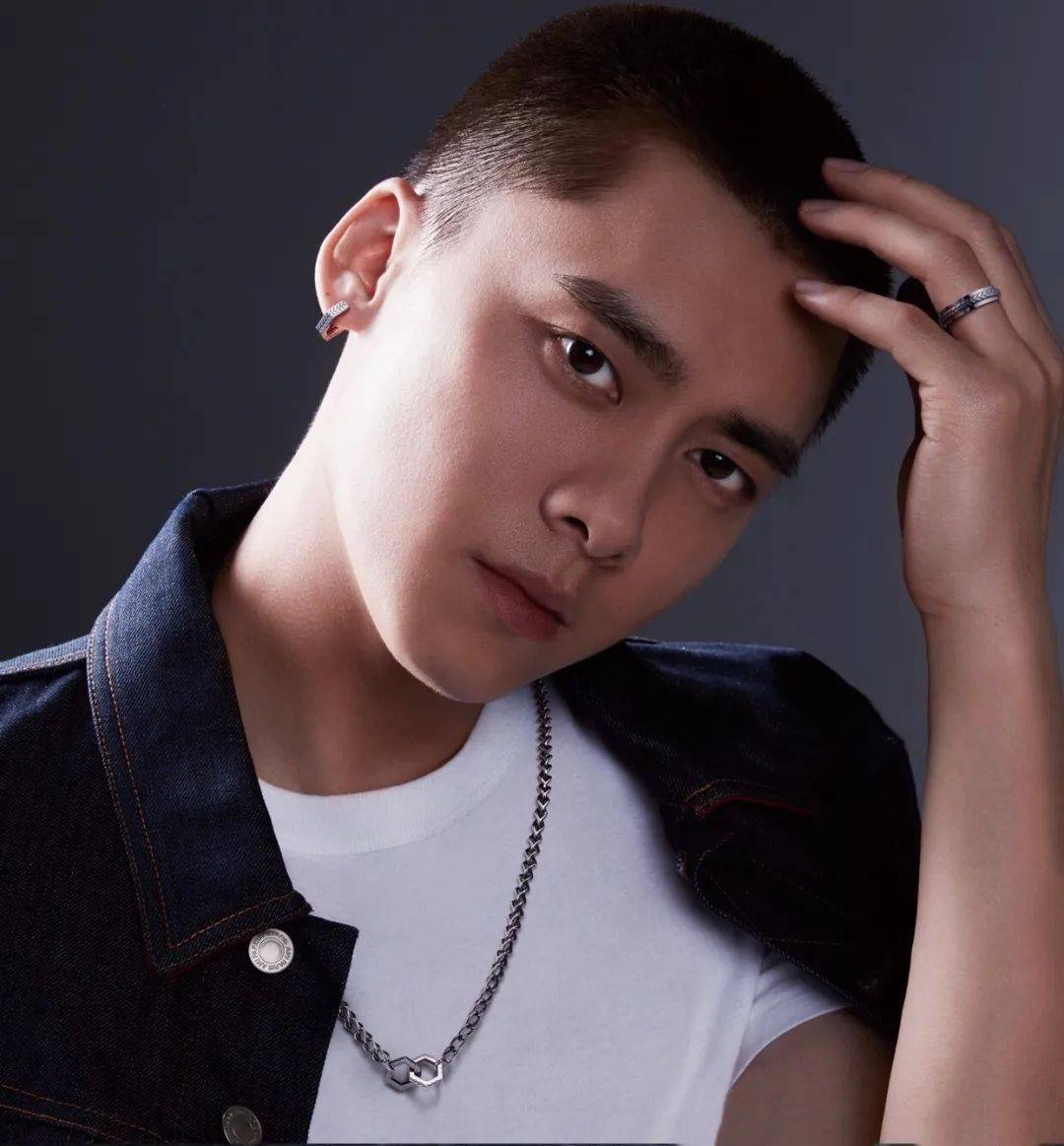 卷毛造型的男生可帅可甜太招人喜欢了