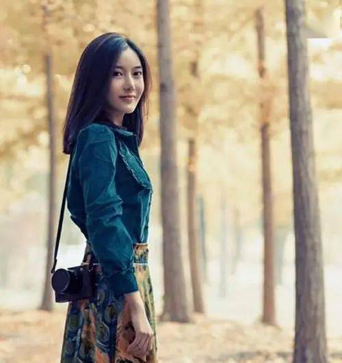 清华大学新晋校花火了高考双料第一实力不输奶茶妹妹