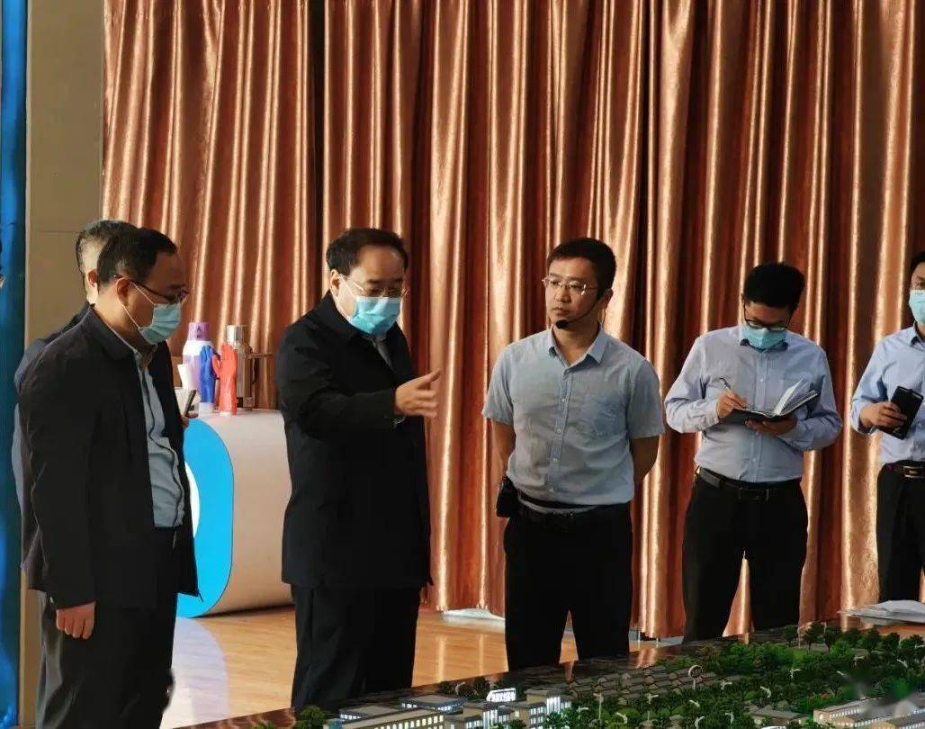 副县长成俊一同调研.