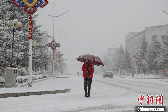 “中国最冷小镇”呼中迎入春以来最大降雪“一秒回冬”