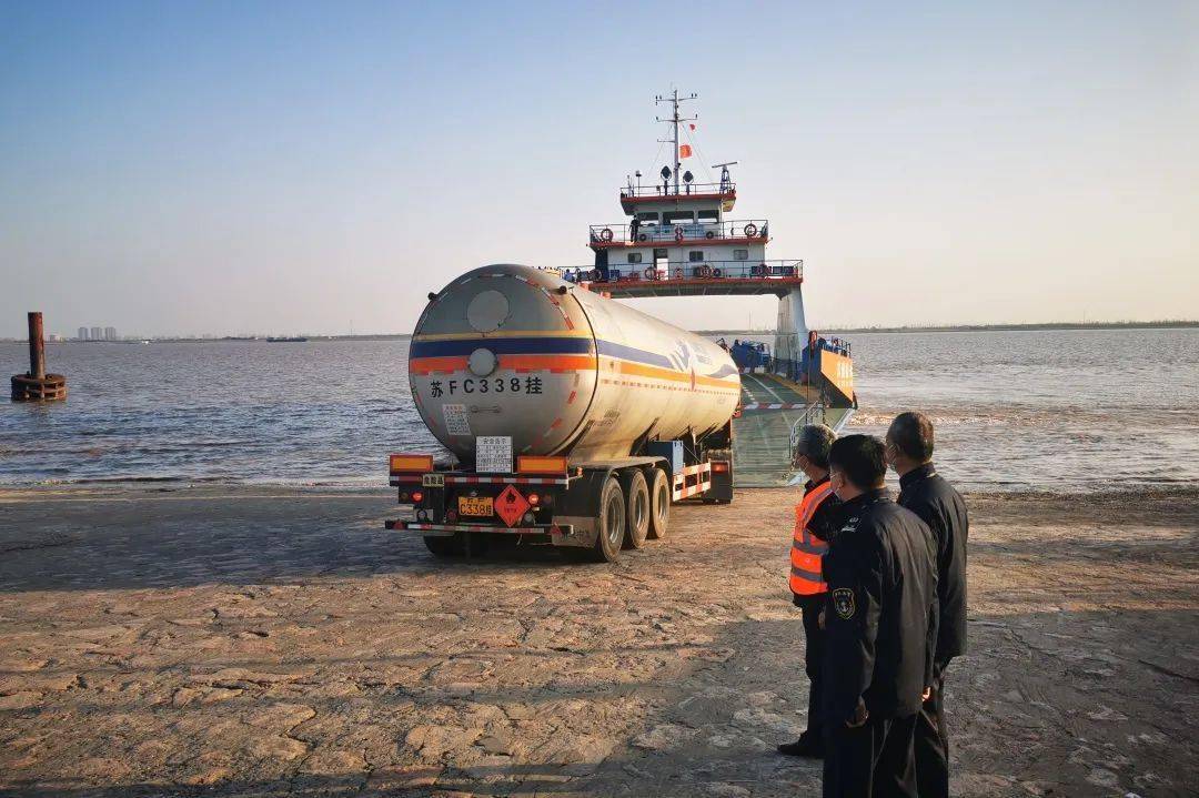 南通海门海事处切实保障海永镇民生物资运输_汽渡_崇海_上海