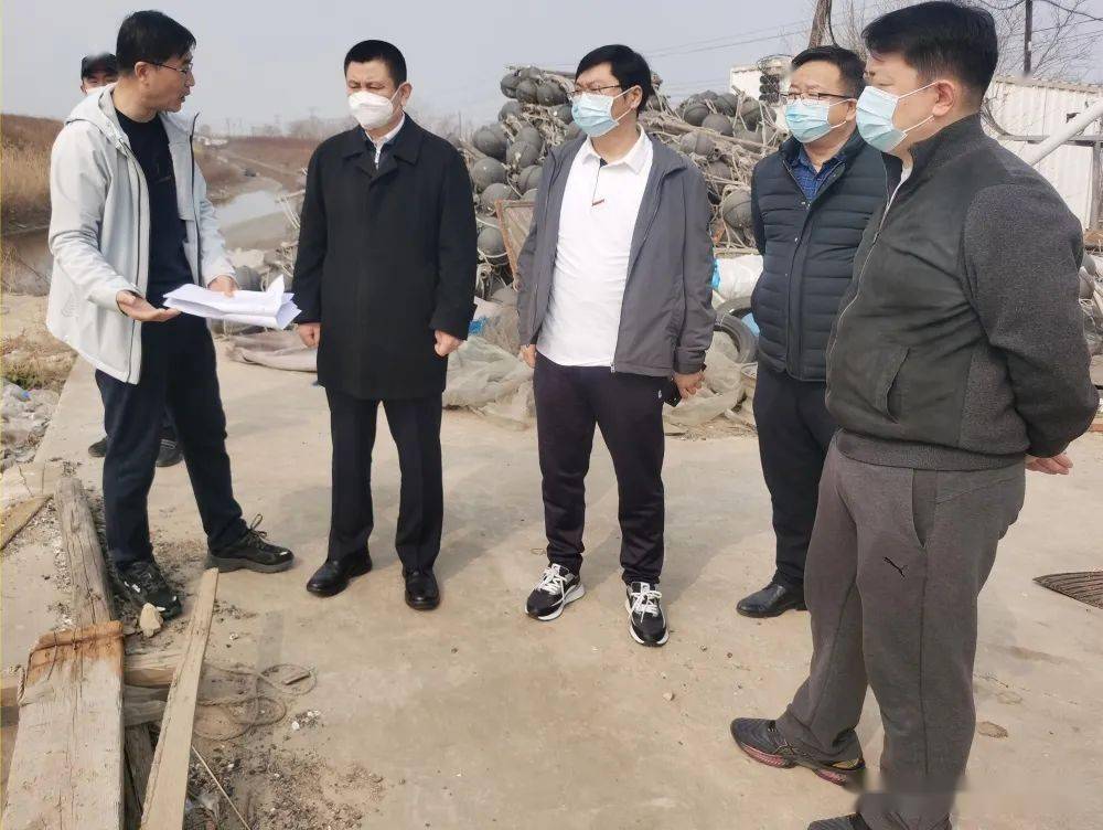 营口西市区领导实地检查入海排污口整治情况