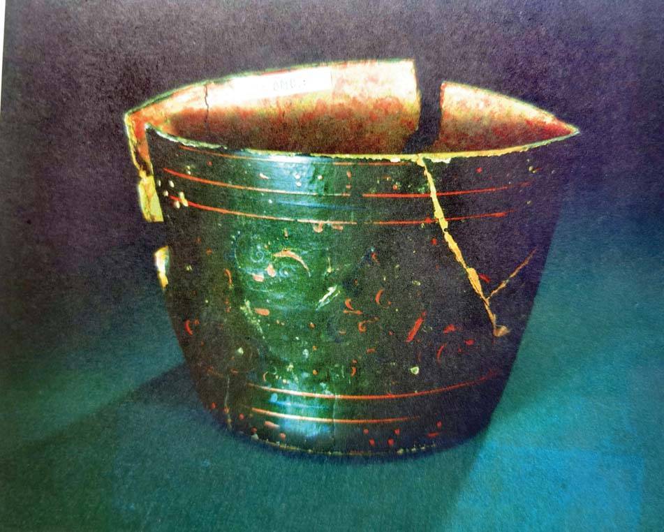 1980年楼兰古城考古发掘品-棕地彩漆杯楼兰考古所获文物和文献材料